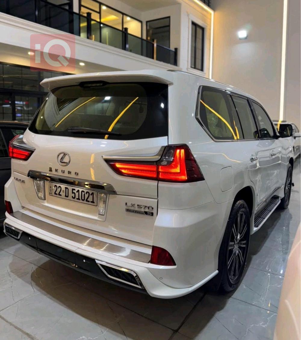 Lexus LX